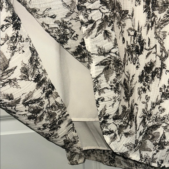 Express Black and White cold shoulder Floral Maxi Dress - Picture 8 of 8